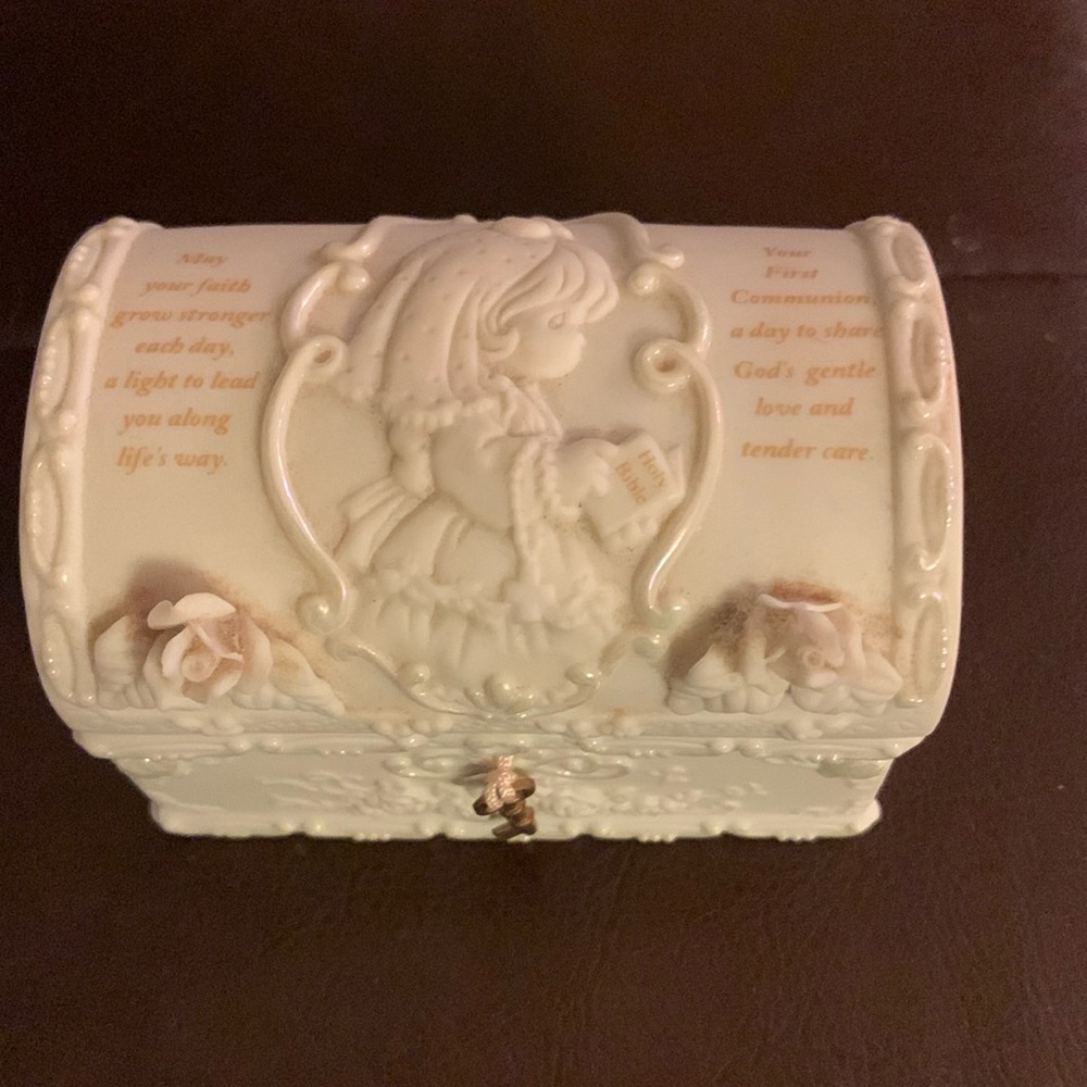 Precious Moments First Communion jewelry box with necklace